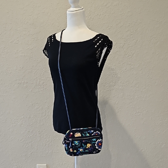 Vera Bradley blue flowered crossbody carryall - Picture 5 of 12